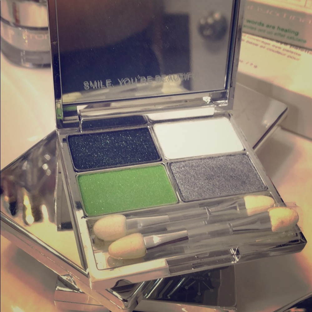 MUA FLASH SALE Tony & Tina eye shadow quad d/c org